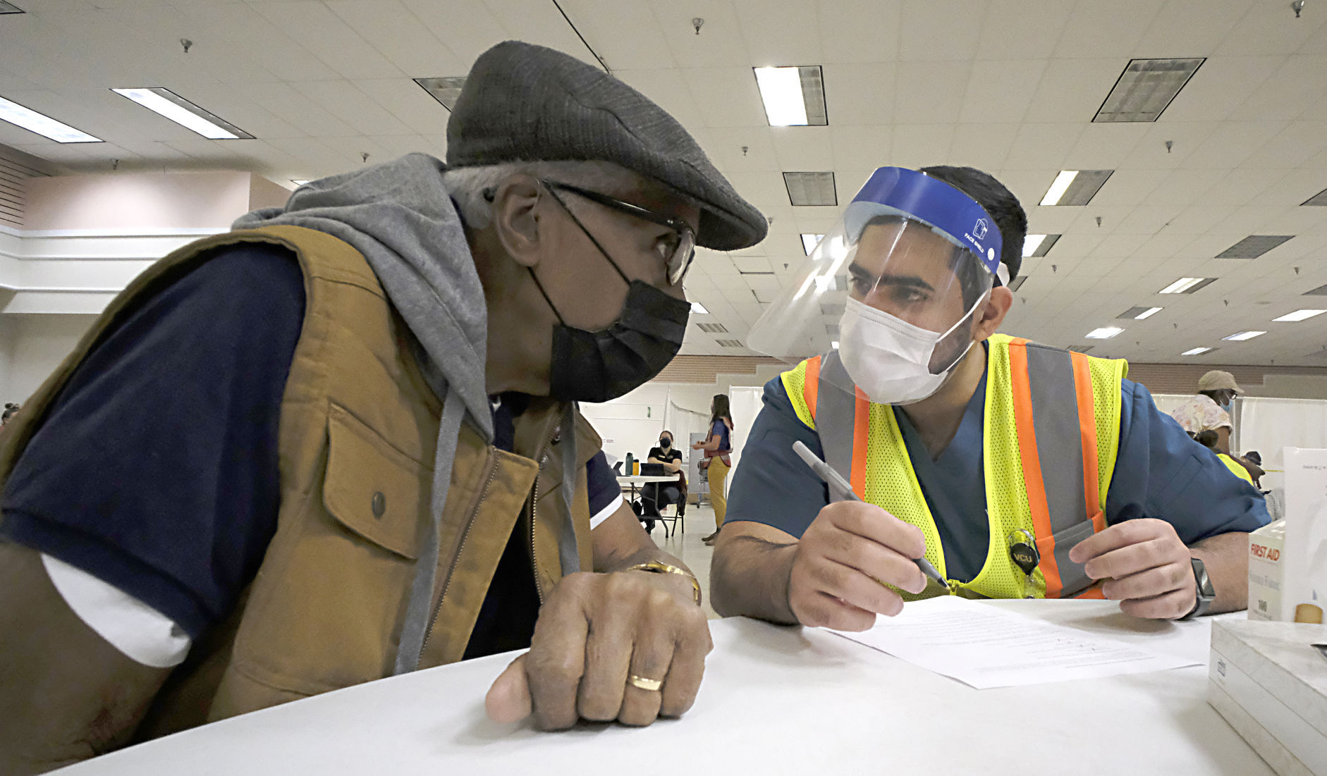 20210312_MET_VOLUNTEER_BB02